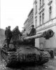 В ходе уличных боев танкисты часто устанавливали кормовой пулемет на башне для защиты от немецких гренадеров. 1944 г.