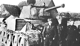 Этот T-34 образца 1942, снабженный громкоговорителем, использовался для вещания на немецкие войска на передовой